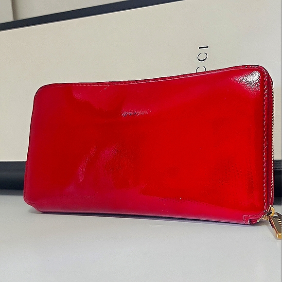 CELINE Triomphe Red Patent Leather Zip Wallet 👛❤️ * RARE * - Picture 4 of 9